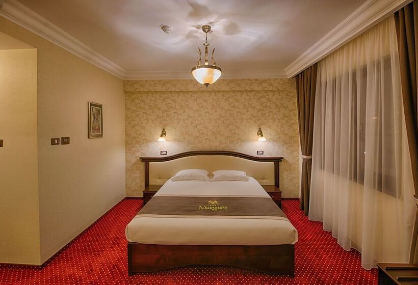 ジュニアスイート, Magus