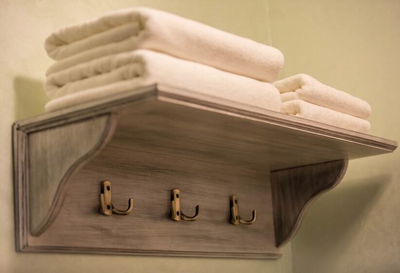 バルコニー付スイート, Magus