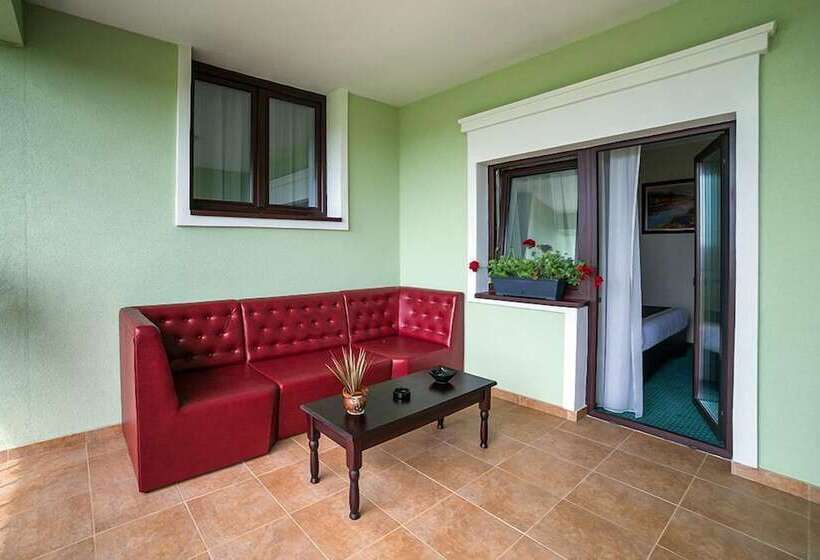 バルコニー付スイート, Magus