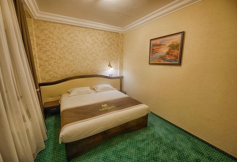 バルコニー付スイート, Magus