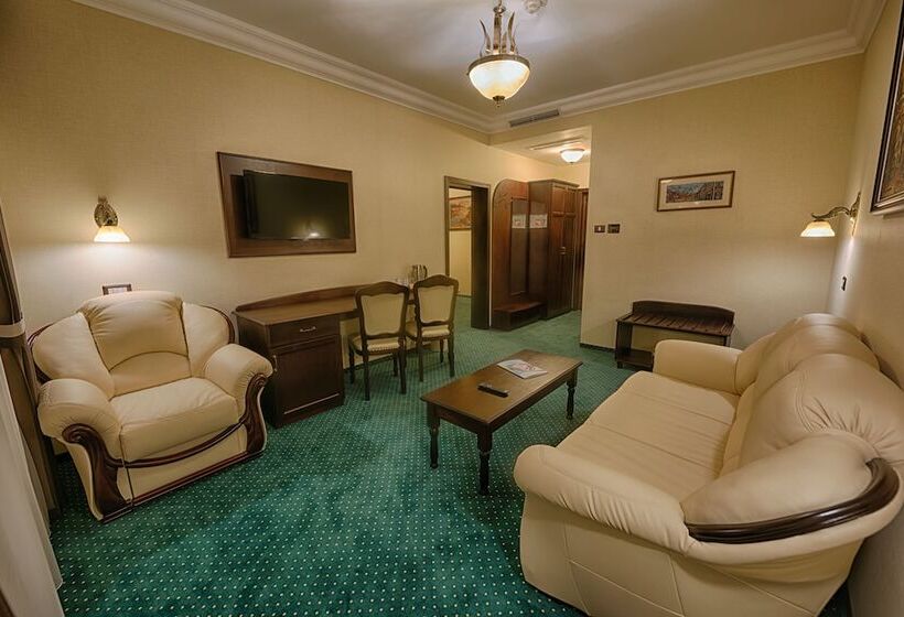 バルコニー付スイート, Magus