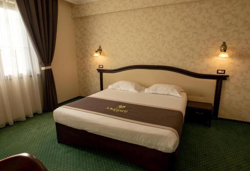 キングサイズベッドのスーペリアルーム, Magus