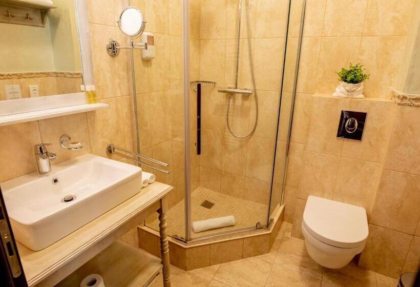 キングサイズベッドのスーペリアルーム, Magus