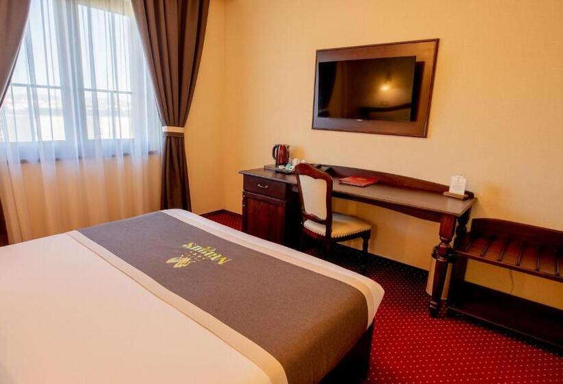 デラックスルーム, Magus