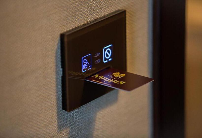 スタンダードルーム, Magus