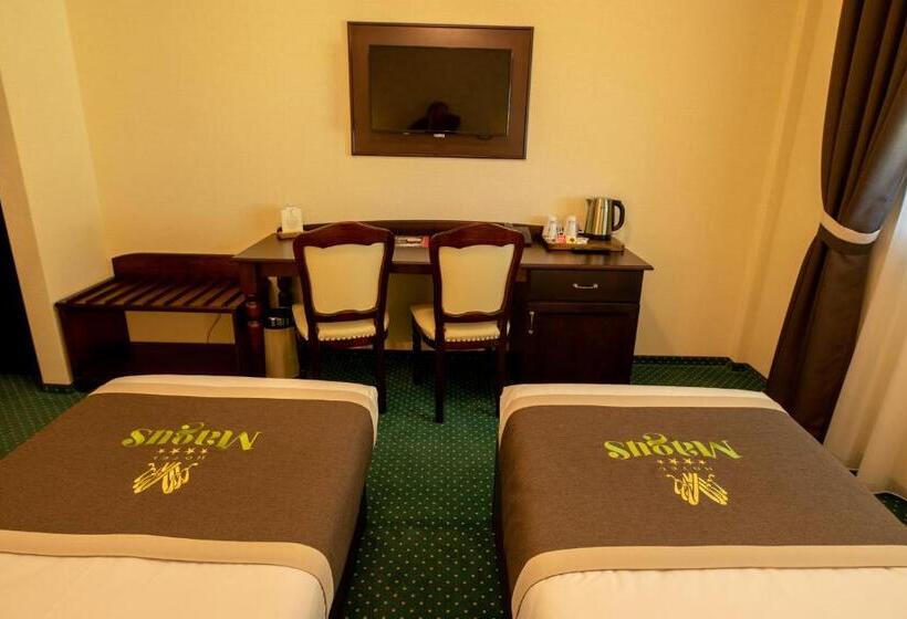 デラックスルーム, Magus