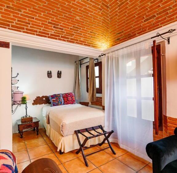 اتاق استاندارد سه نفره, Naif Boutique