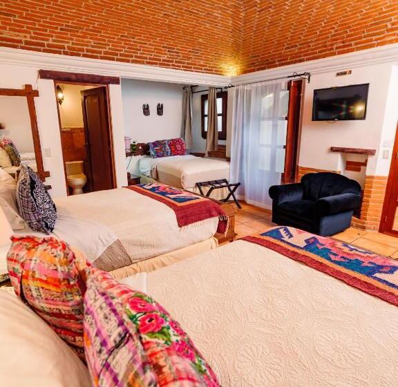 اتاق استاندارد سه نفره, Naif Boutique