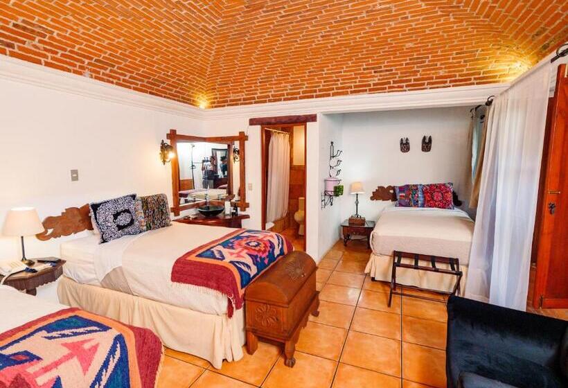 اتاق استاندارد سه نفره, Naif Boutique