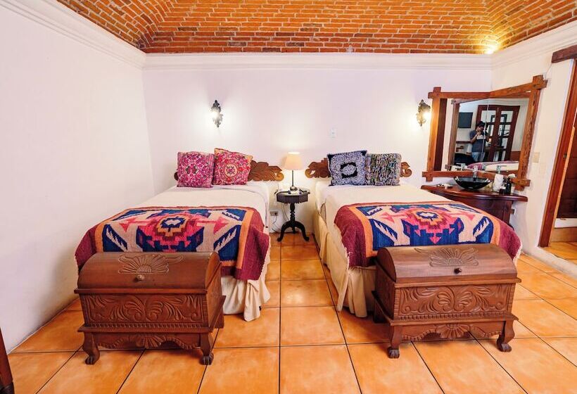 اتاق استاندارد سه نفره, Naif Boutique