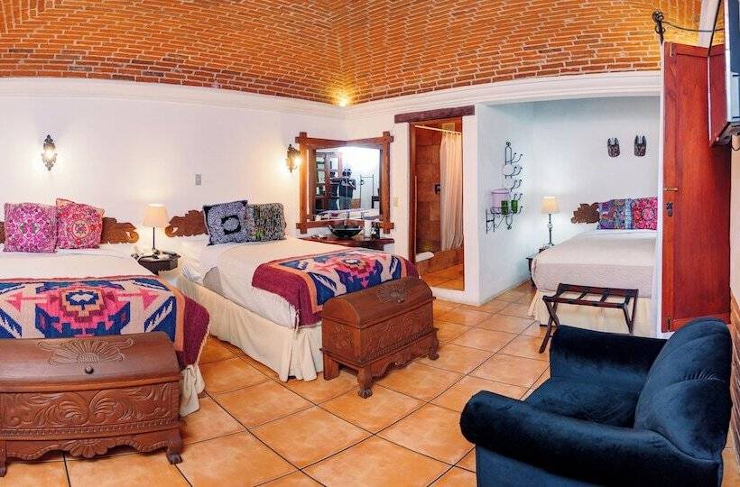 اتاق استاندارد سه نفره, Naif Boutique