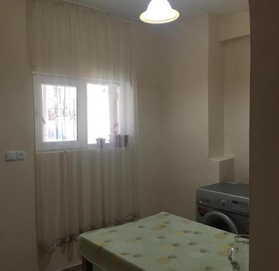 آپارتمان 1 خوابه همکف, Prime