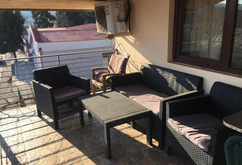 اتاق استاندارد سه نفره, Prime