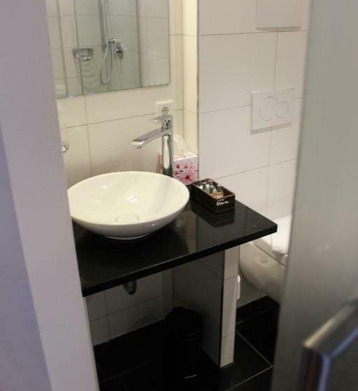 اتاق لوکس با چشمانداز, Schmales Haus