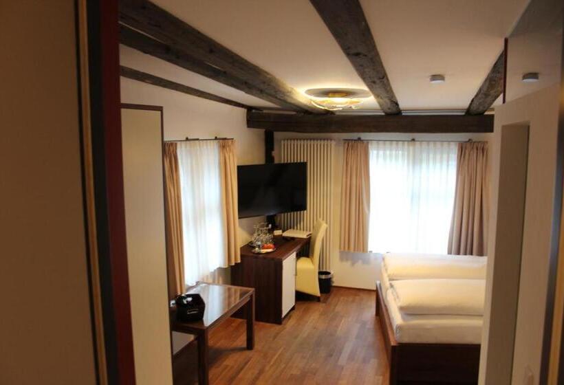 اتاق لوکس با چشمانداز, Schmales Haus