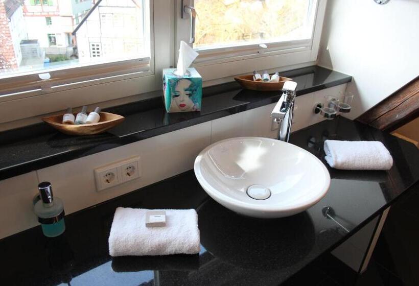 سوییت, Schmales Haus