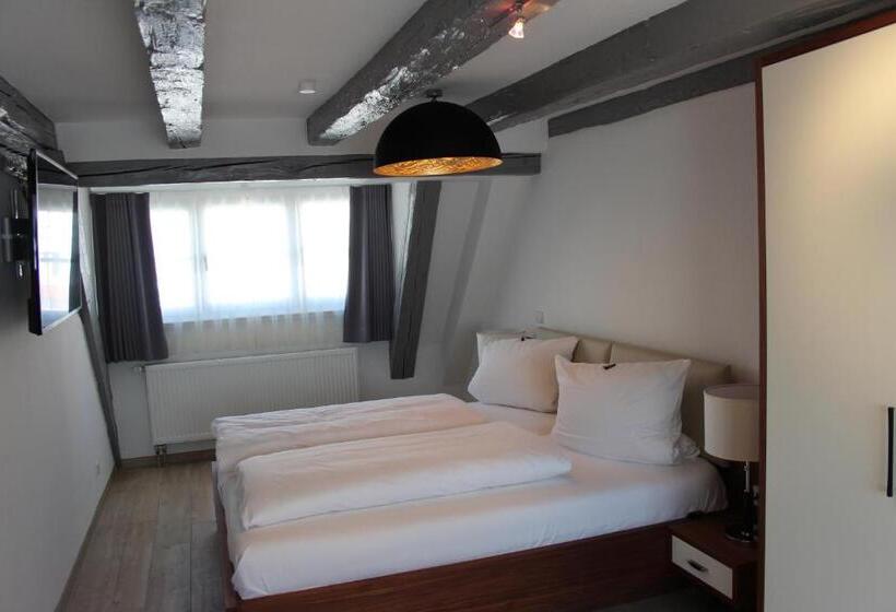 带1个卧室的公寓套房, Schmales Haus