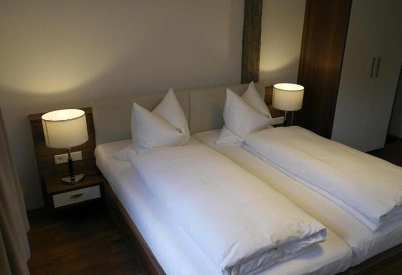 اتاق لوکس با چشمانداز, Schmales Haus