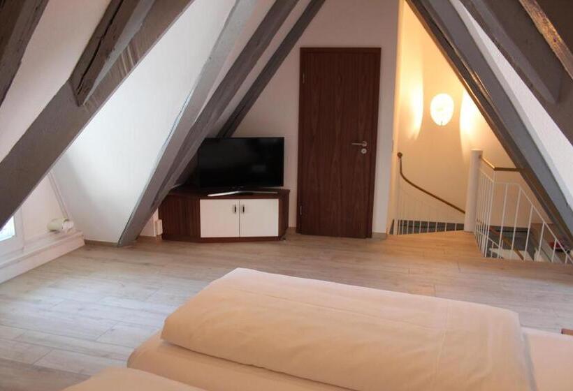 带1个卧室的公寓套房, Schmales Haus