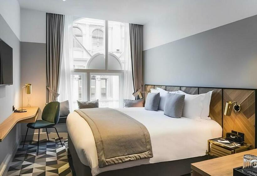 디럭스 룸, Victory House Leicester Square