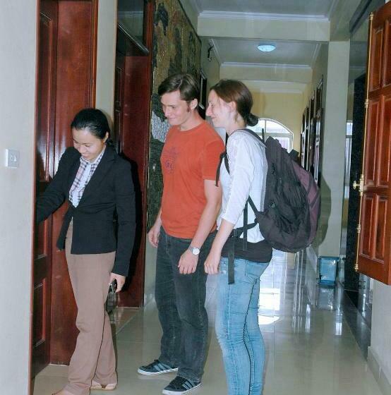 اتاق استاندارد سه نفره, Viet Nhat