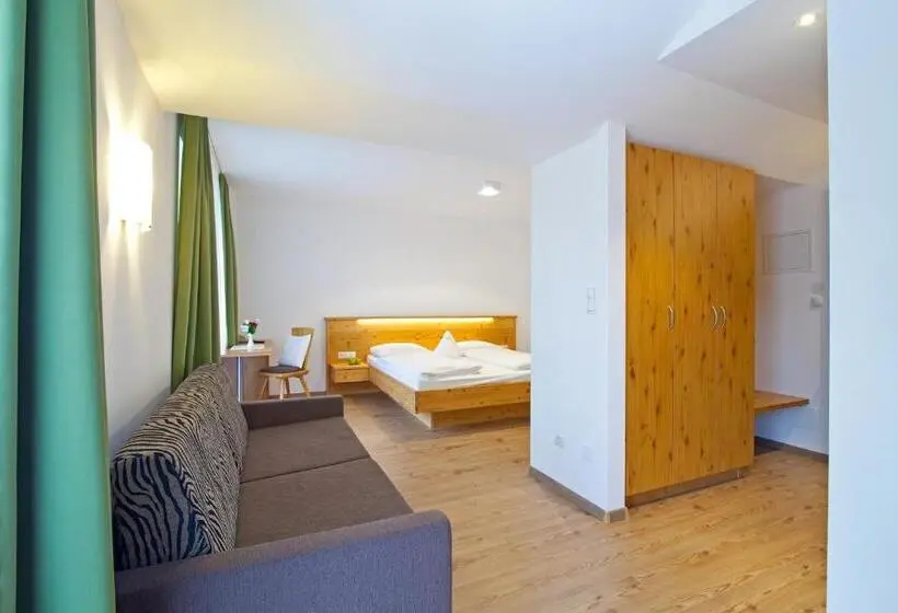 Standard-huone, Stegerhaus
