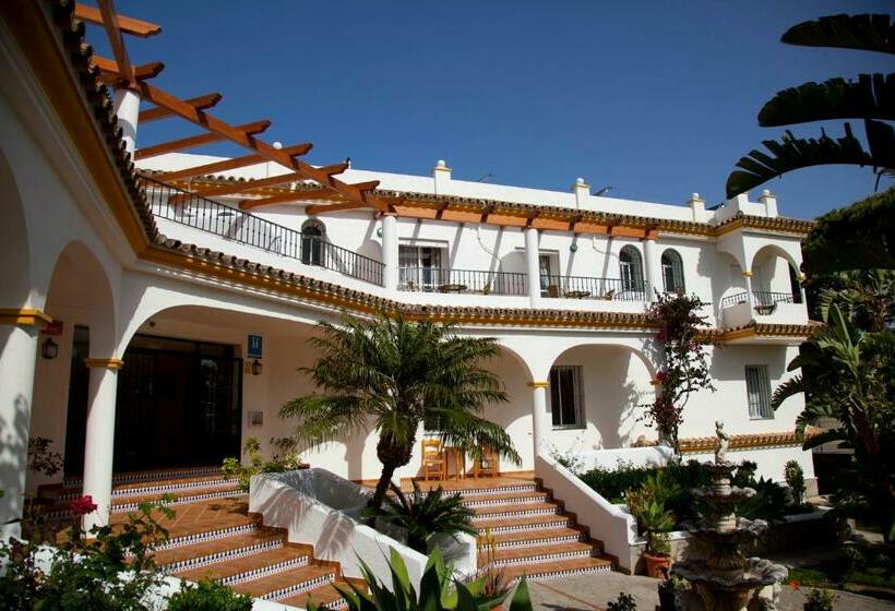 Номер Стандарт Трехместный, Hostal Los Pinos