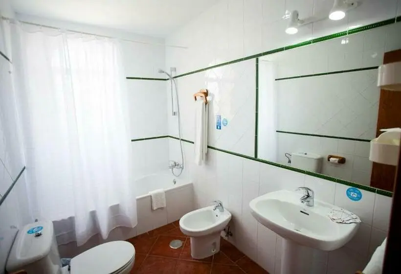 スタンダードトリプルルーム, Hostal Los Pinos