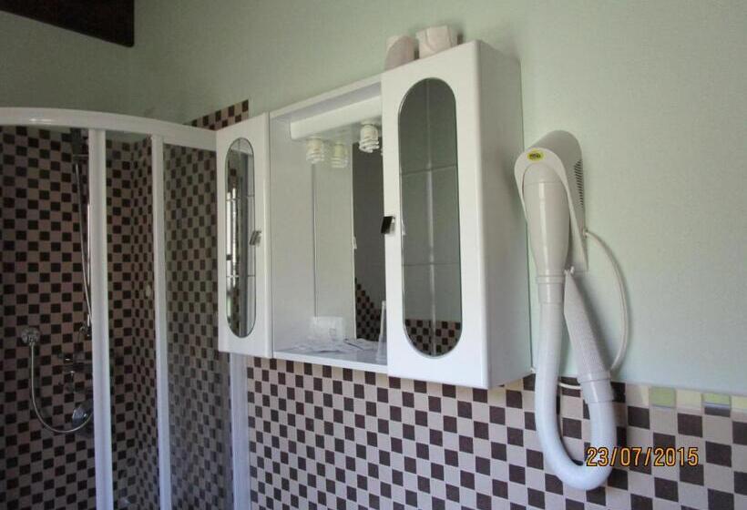 חדר סטנדרט לשלושה, Agriturismo Rio Castello