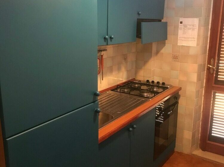 דירת חדר, Baia Dell'est