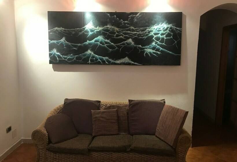 דירת חדר, Baia Dell'est