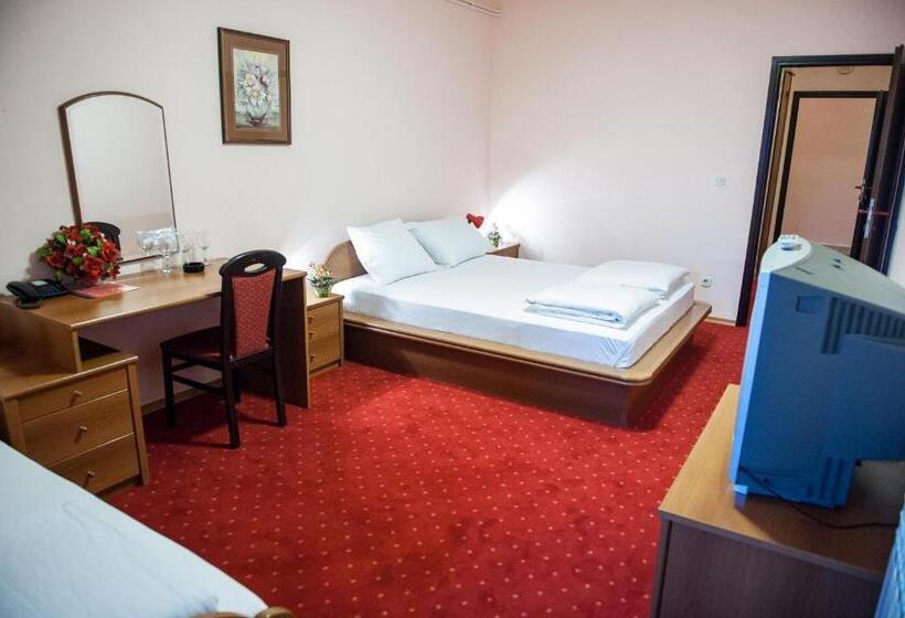 スタンダードトリプルルーム, Europa