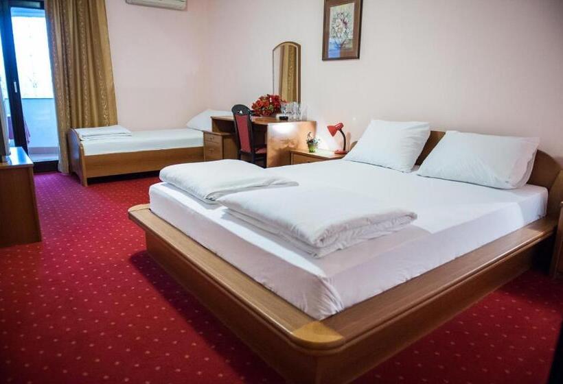 חדר סטנדרט לשלושה, Europa