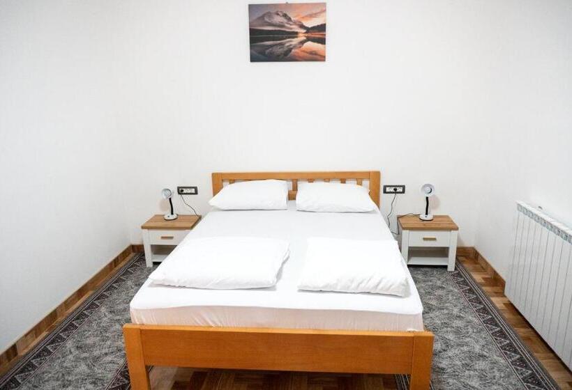 חדר סטנדרט לשלושה, Europa