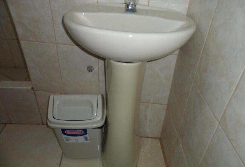 غرفة قياسية ثلاثية, Hostal Jovita