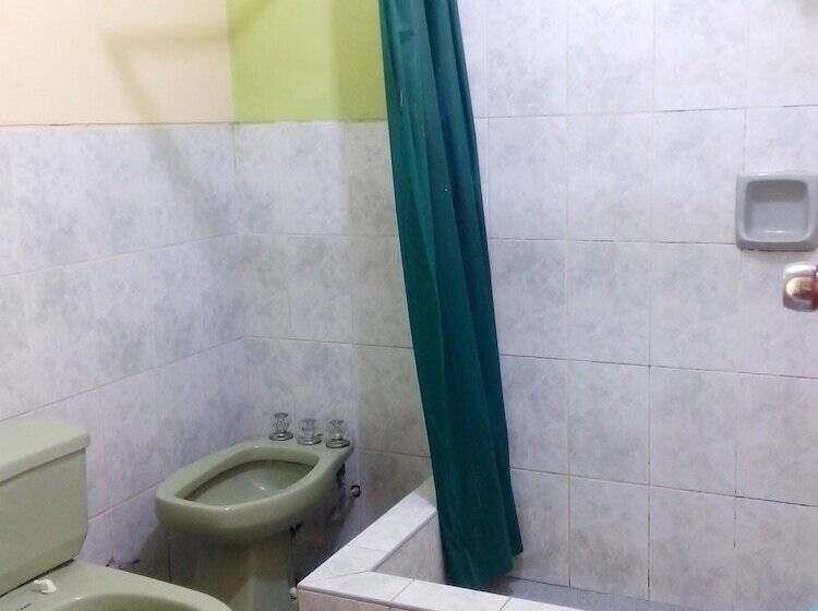 غرفة قياسية ثلاثية, Hostal Jovita