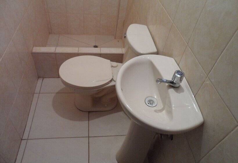Номер Стандарт Трехместный, Hostal Jovita