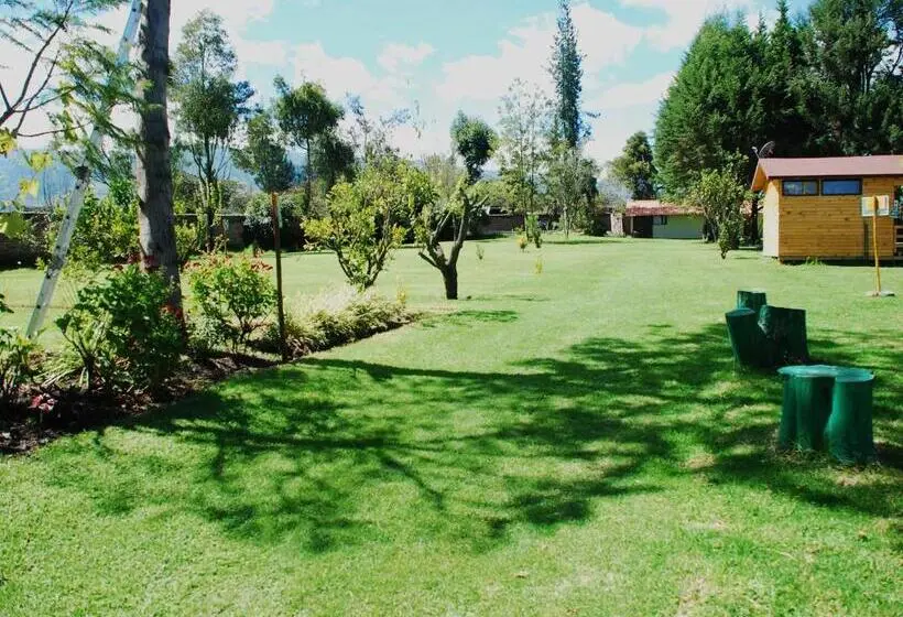 بانگلوی استاندارد, Hosteria Airport Garden