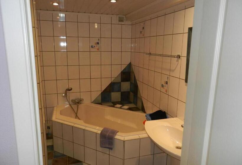 ガーデンビュースタンダードルーム, B&b Le  Ti  Bou De Refuge