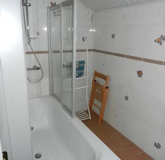 Talo 3 Makuuhuonetta, B&b Le Ti Bou De Refuge