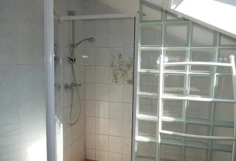 Talo 2 Makuuhuonetta, B&b Le Ti Bou De Refuge