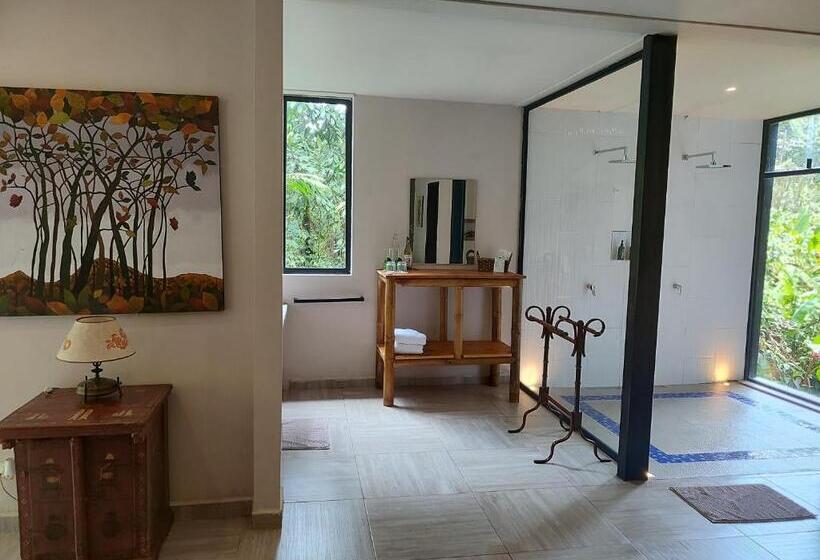 سوئیت با تخت بزرگ, Mindo Garden Lodge And Wildlife Reserve