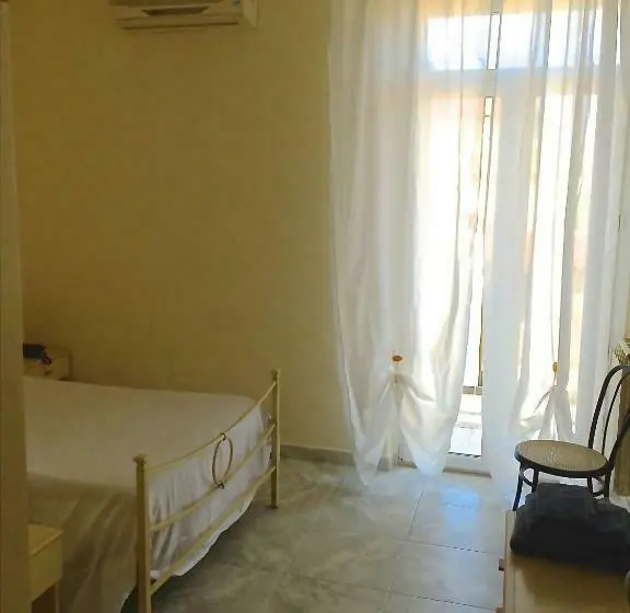 اتاق استاندارد یک نفره, Mirage