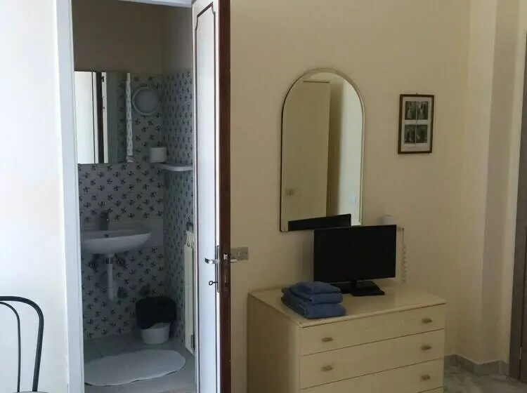 اتاق استاندارد یک نفره, Mirage