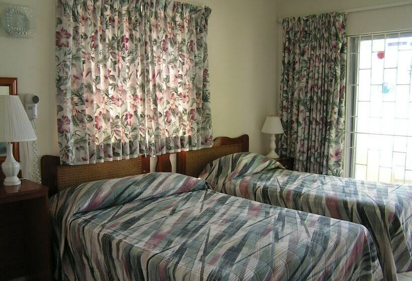 استودیوی استاندارد, Round Rock Apartments On Sea