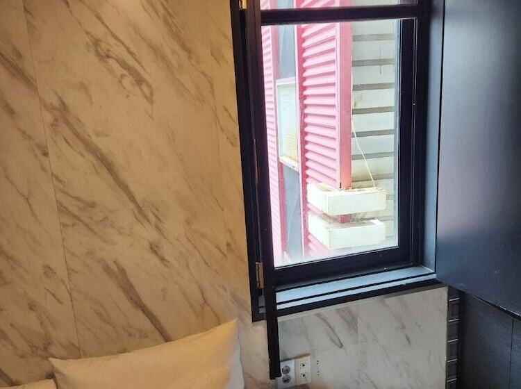 غرفة قياسية, Shinchon Y