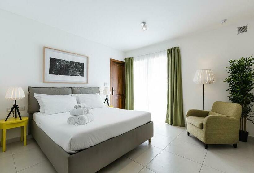 سوییت جونیور, Two Pillows Boutique Hostel