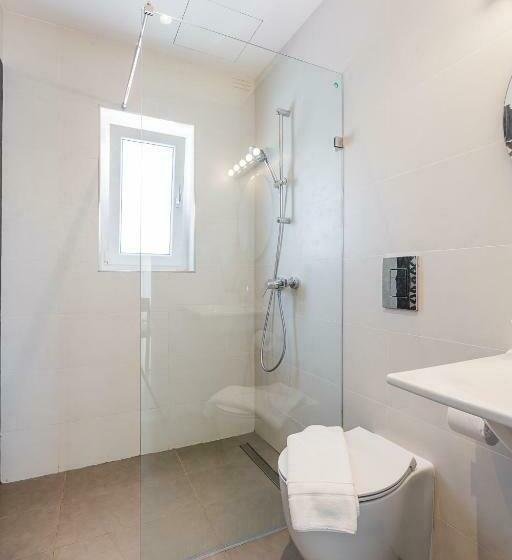 سوییت جونیور, Two Pillows Boutique Hostel