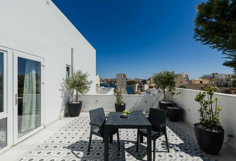 سوییت جونیور, Two Pillows Boutique Hostel