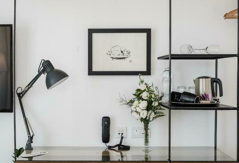 سوییت سوپریور, Two Pillows Boutique Hostel